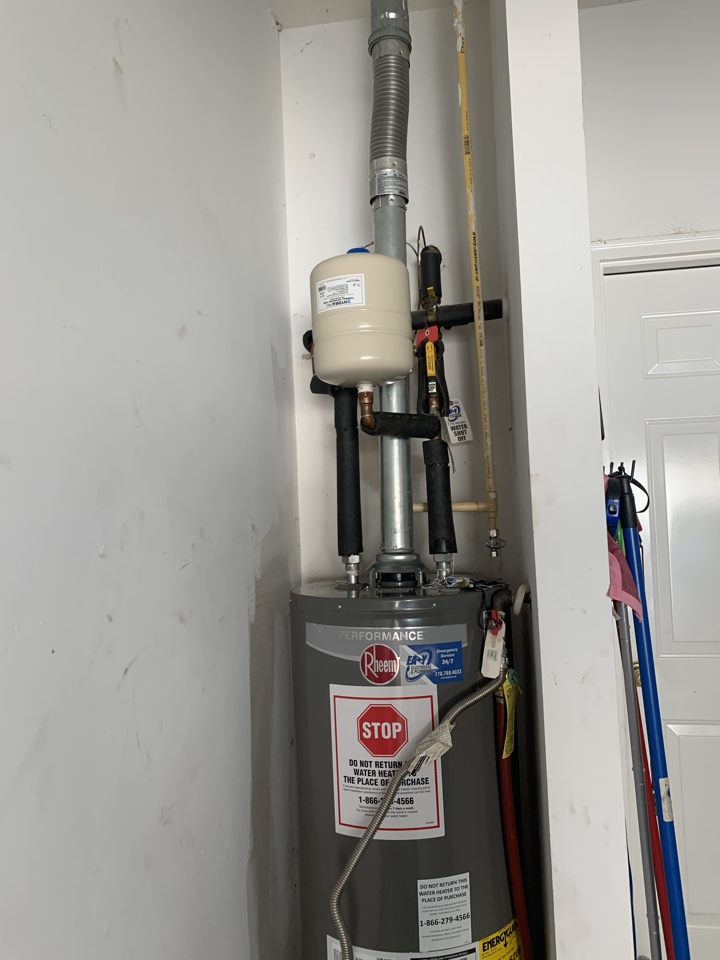 Eazy plumbing was able to replace an old 40 gallon gas water heater with a new Rheem. 