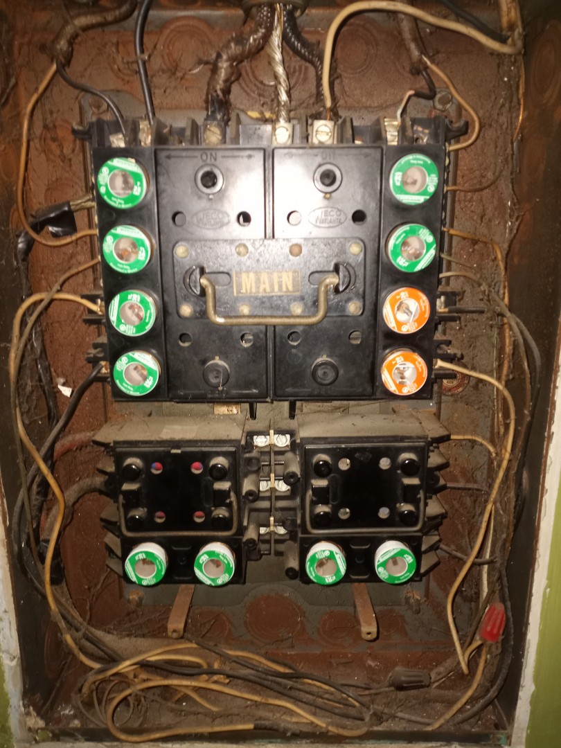 Electrician near me in Rossville Georgia give me a free electric on fuse box replacement