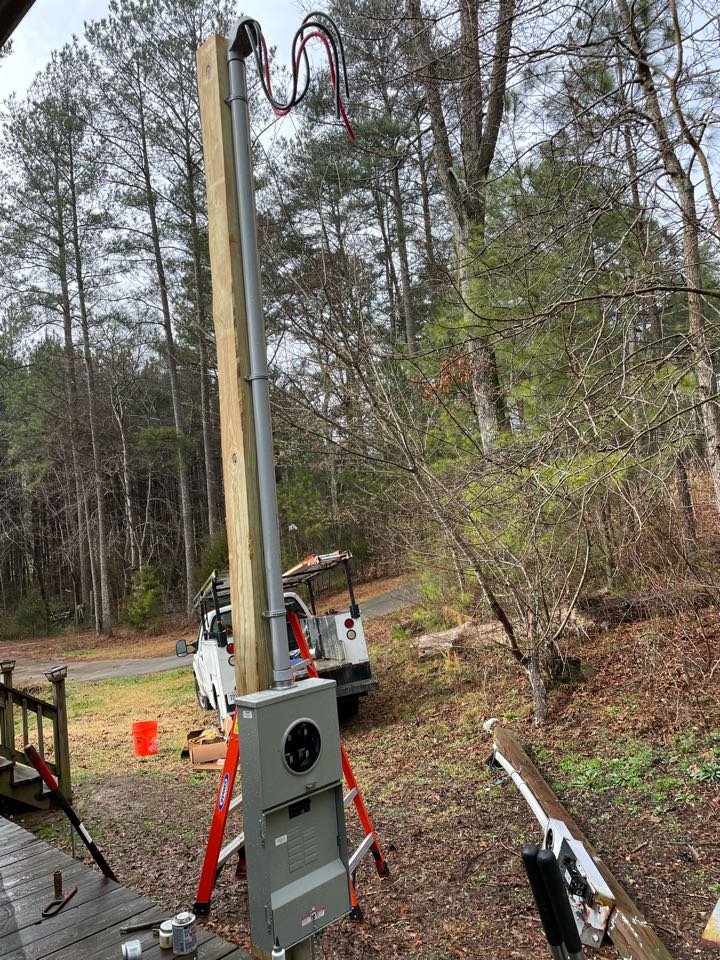 Electrician near me in Chickamauga Georgia replacing a power pole and troubleshooting a circuit in the house