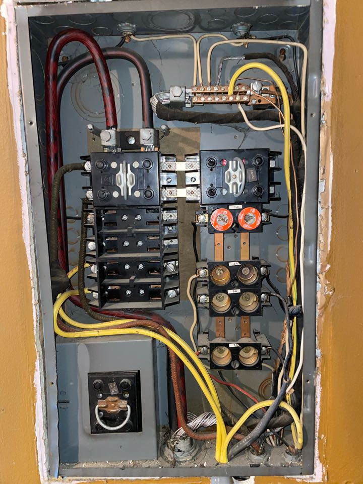 Electrician changing our old fuse panel and doing a full Service upgrade