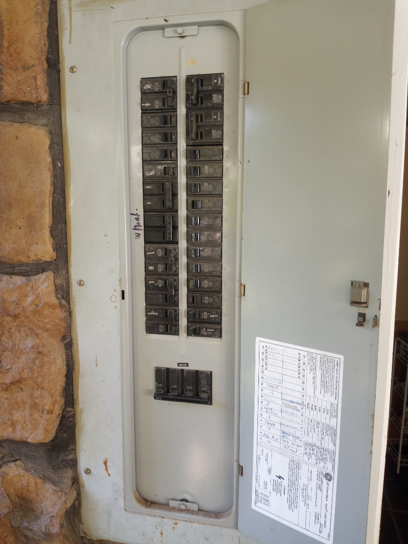 Electrician  is giving a free electrical  estimate  for panel replacment  