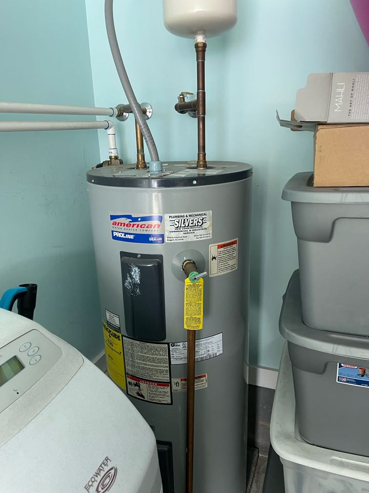 Plumber giving estimate for a water heater install 