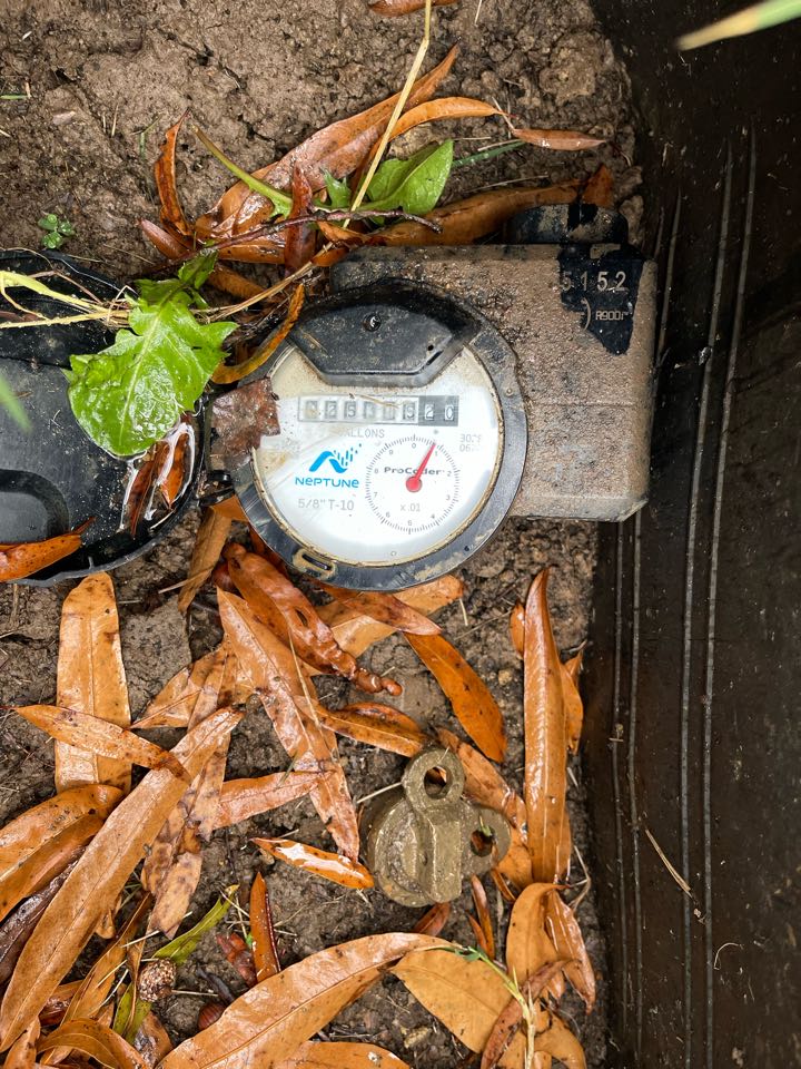 Plumber near me in pinson repairs leaking water main in the yard 