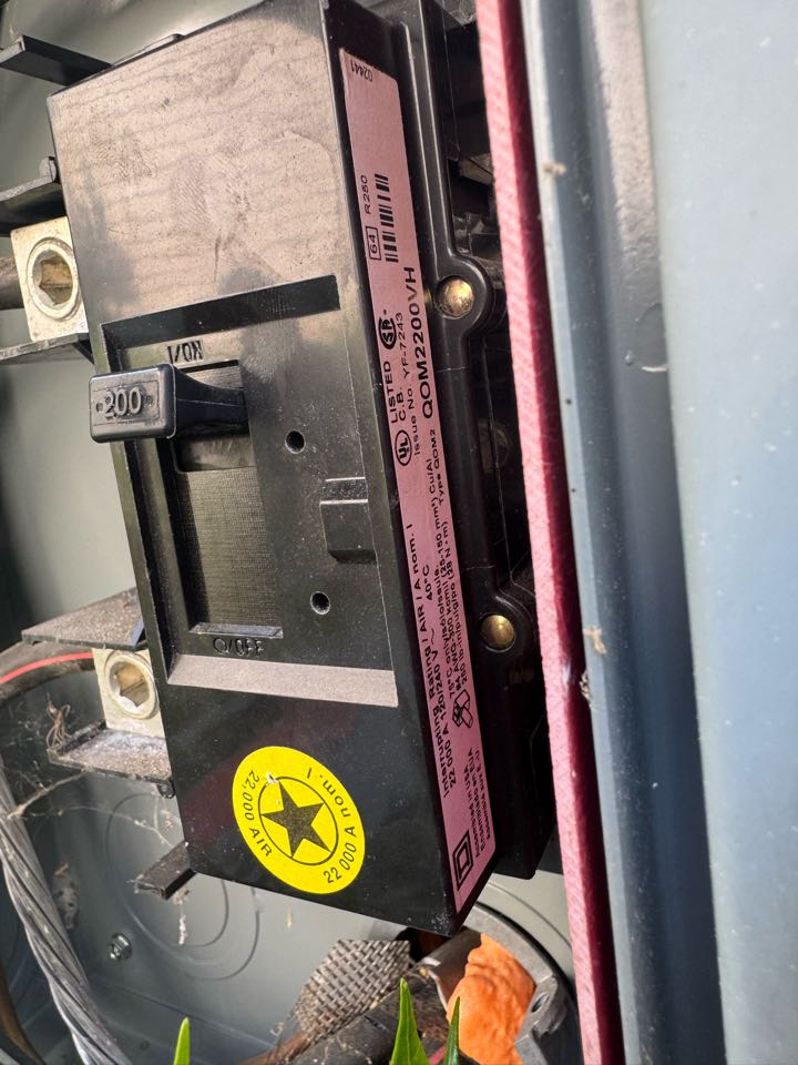 Electrician replacing burnt main breaker