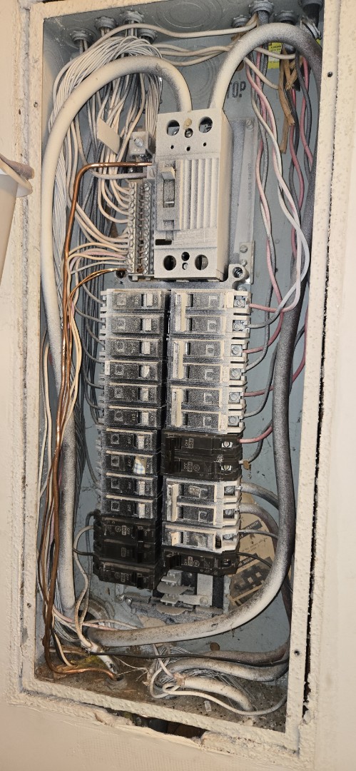 Electrician given free electrical estimate for house repairs