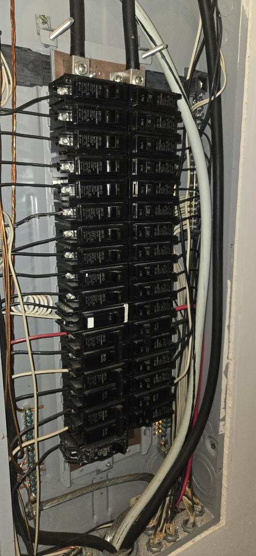 Electrician, giving free electrical estimate for panel replacement