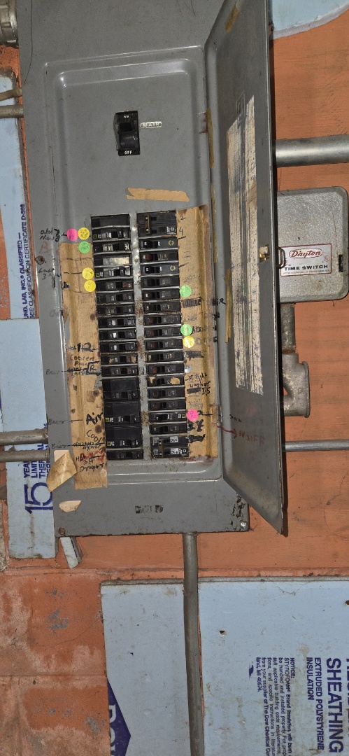 Electrician giving free electrical estimate to correct some circuitry issues