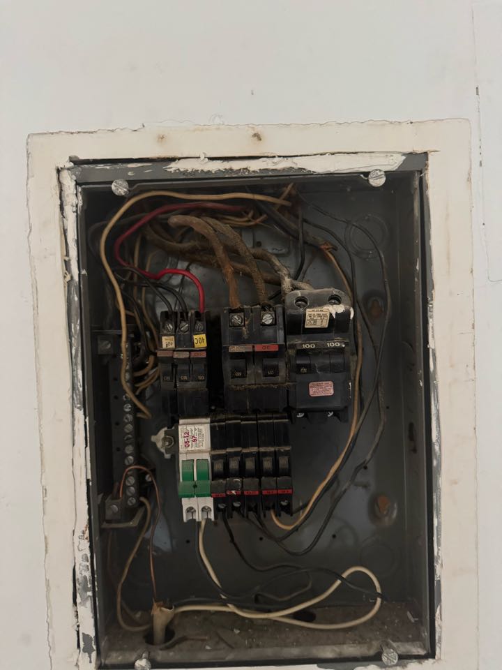 Electrician is replacing a federal pacific panel. Protecting our customers from the dangers of federal pacific panels 