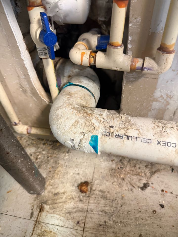 Came out and cleared a clogged commercial sink drain. Removed buildup and restored proper drainage to prevent backups and downtime. Customer’s sink is flowing normally again.