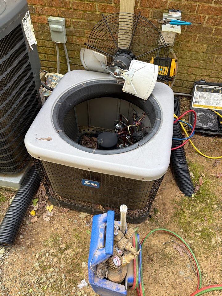 Found system out of refrigerant due to a copper line being cracked on outdoor unit.