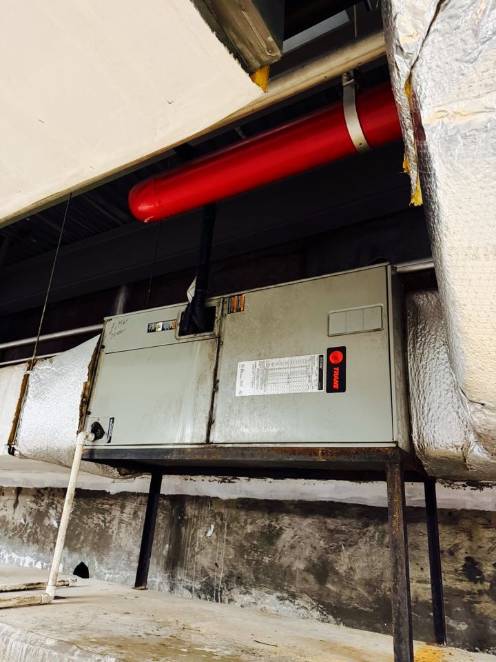 Came out and found bad blower motor. Replaced blower motor also found blower housing and squirrel cage dirty removed a chemically cleaned it and got customer back going today.