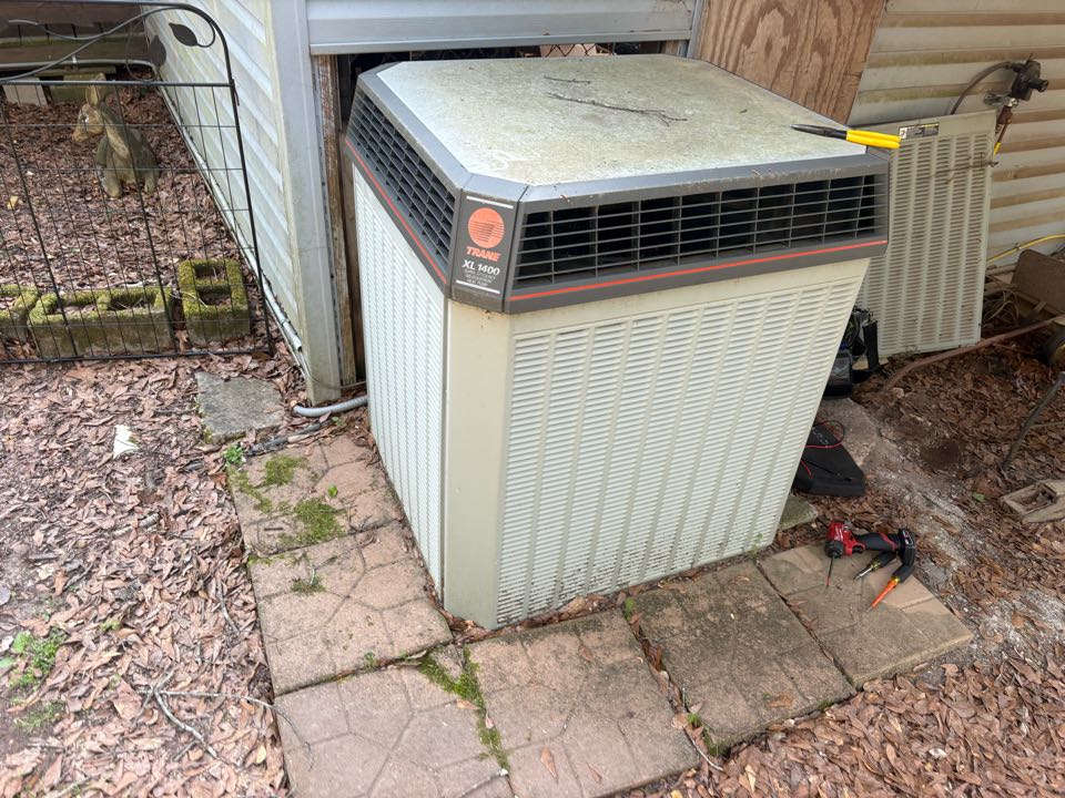 Came out and found customers compressor locked up. Customer is going with new system installing it tomorrow.