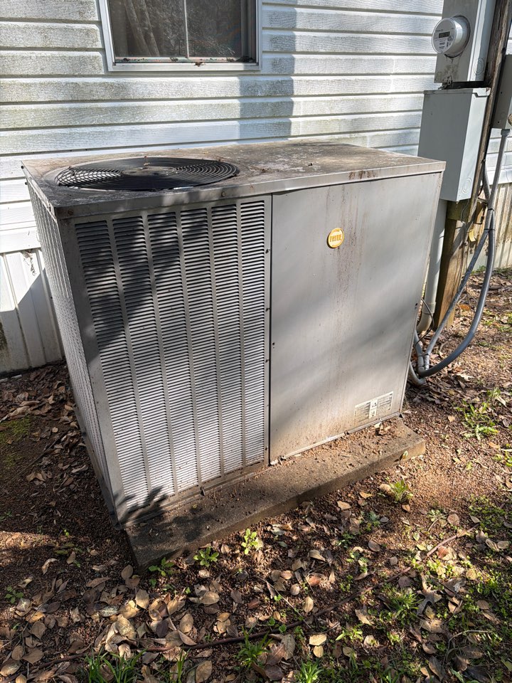 Maplesville, AL - System out of refrigerant 