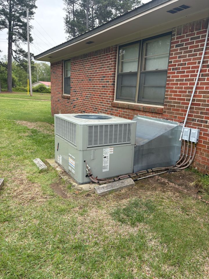 Thorsby, AL - Came out found shorted, thermostat and shorted thermostat wire as well as the high pressure switch being shorted and wire broken on reversing valve solenoid got it all repaired and got customer back going today