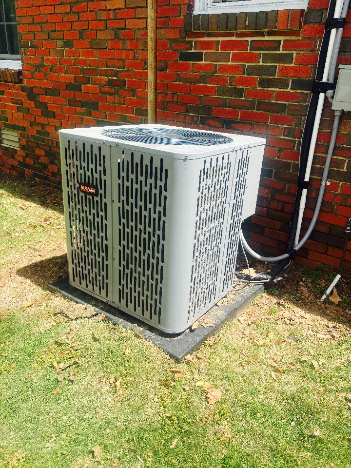 Jemison, AL - Came out and found system not running due to bad capacitor got capacitor replaced and got system back going today