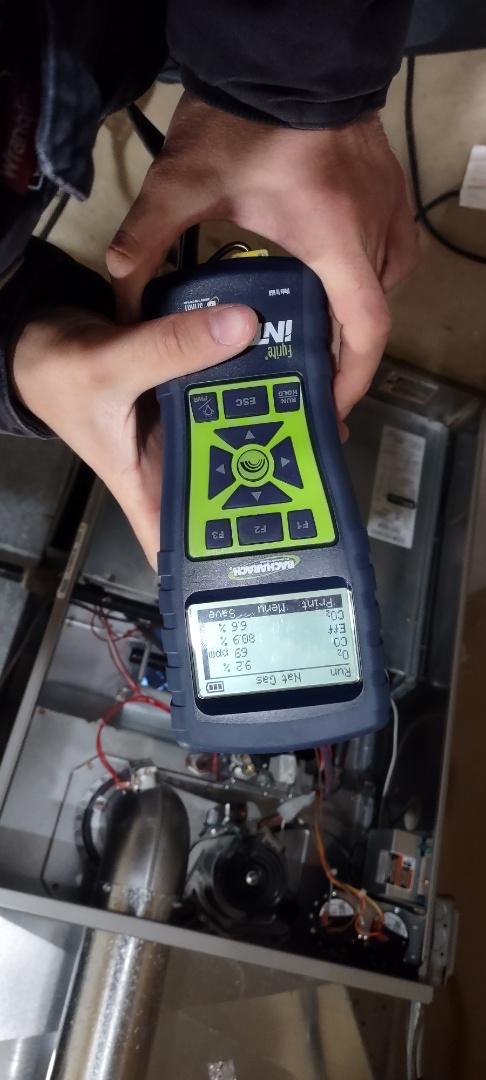 Furnace repair in Schaumburg, IL

We inspected a Carrier furnace and performed a combustion analysis to ensure the unit was allowing carbon monoxide to enter the home.
We also repaired a leaking gas pipe