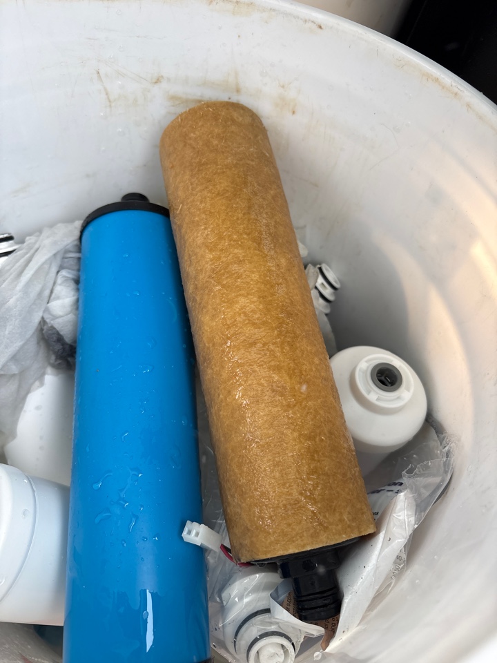 Reverse Osmosis Drinking Water, Filtered Watwr, remove lead, remove chlorine, remove flouride.