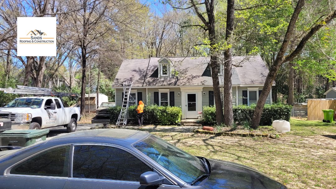 Residential shingle roof repair. Valley shingles and damaged shingle replacement. Irmo, SC