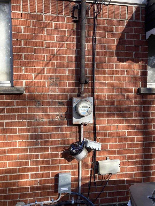 Completed installation of a complete HVAC system including a 70,000 BTU furnace and 2.5-ton AC unit (AHRI #215663782) at rear location. Work included mounting new thermostat, installing 600 CFM humidifier with liner, disconnecting interruptible service, and reconnecting all components following electrical code requirements. System qualifies for utility rebate program.