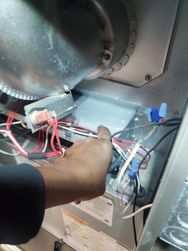 Diagnosed furnace ignition failure. Determined inducer motor requires replacement. Ordered replacement part from BY Pontiac under PO: 1289430-001. Customer advised of repair plan and informed part will be installed upon arrival.