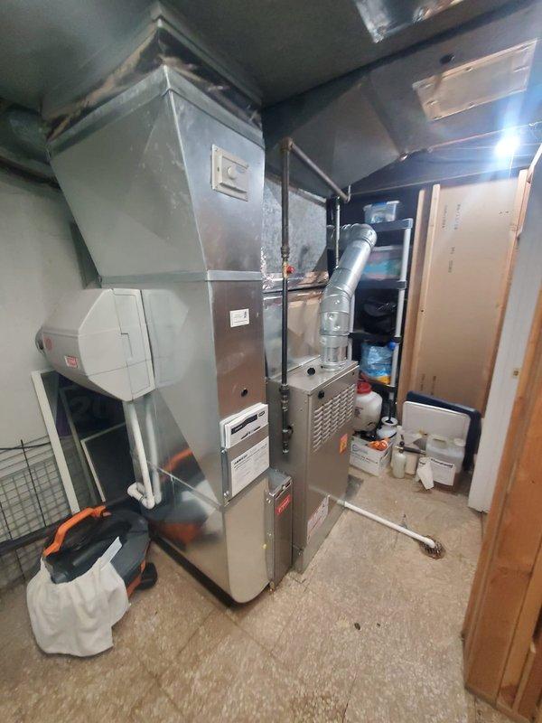 Diagnosed furnace ignition failure. Determined inducer motor requires replacement. Ordered replacement part from BY Pontiac under PO: 1289430-001. Customer advised of repair plan and informed part will be installed upon arrival.