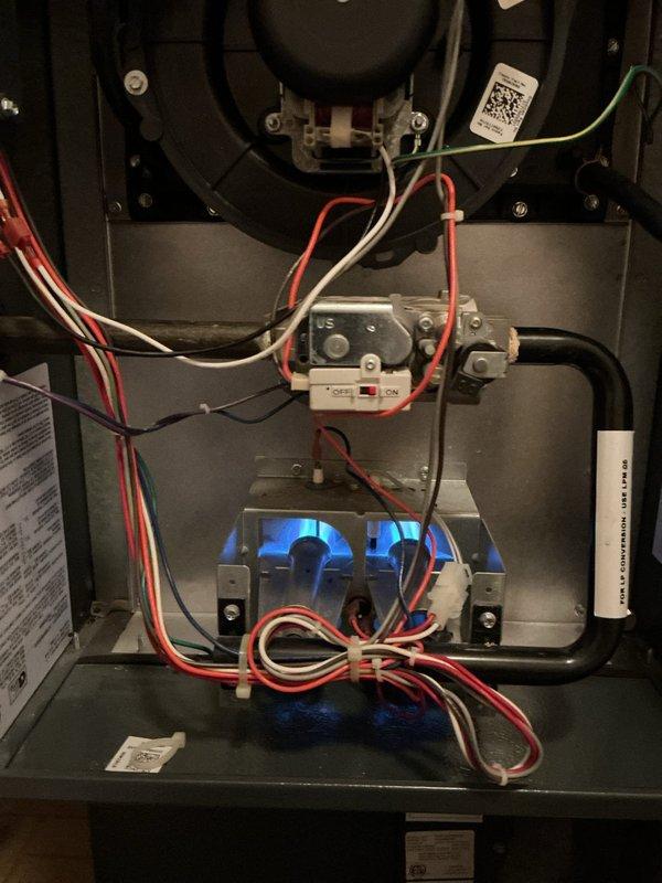 Diagnosed and identified faulty pressure switch in furnace system. Confirmed proper flame operation in combustion chamber after locating replacement part (PO: 1293245-001). Verified electrical connections to ensure proper system functionality.