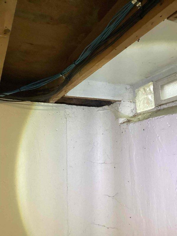 Performed diagnostic assessment on non-functional 2017 40-gallon water heater located in basement, confirming pilot light failure. Inspected existing plumbing infrastructure, noting moderate corrosion on pipe fittings and connections. Provided customer with tankless water heater replacement options to address current system failure.