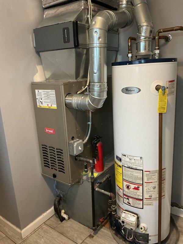 Responded to service call for Bryant furnace experiencing short cycling issues. Performed diagnostic evaluation and identified faulty control board causing intermittent operation. Ordered replacement control board under PO 1307295-002 for installation upon arrival to restore proper furnace operation and eliminate cycling problem.