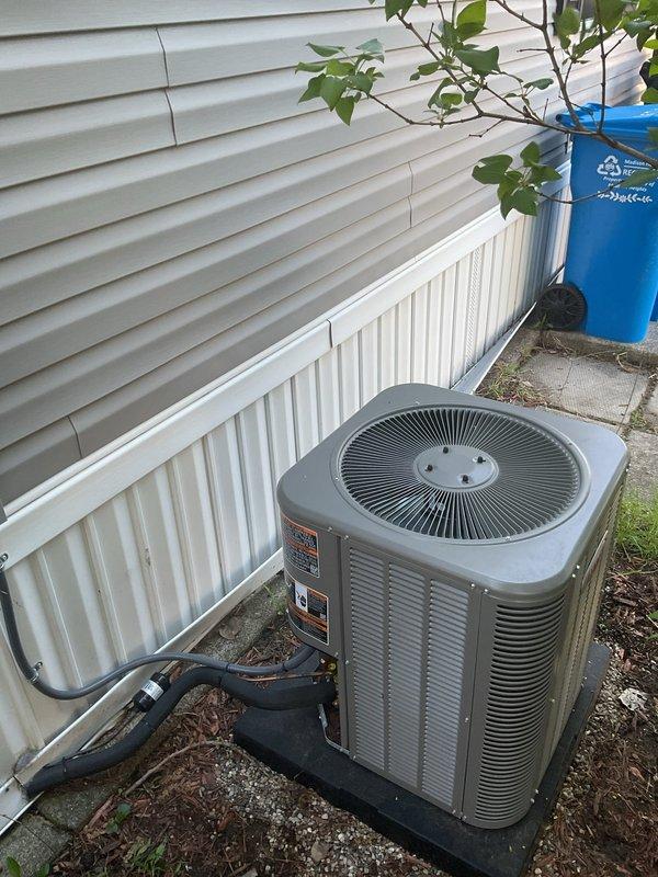 Completed air conditioning system startup and commissioning on residential outdoor condensing unit. Connected digital manifold gauges to service ports and verified refrigerant pressures, temperatures, and system performance parameters across all operating conditions. Unit tested successfully with all readings within manufacturer specifications.