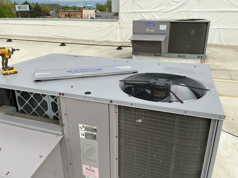 Performed scheduled commercial HVAC maintenance on one Carrier rooftop unit per maintenance agreement. Inspected air filters, which were found to be in clean condition with no excessive dust accumulation or damage. Completed routine system inspection and documentation with photographic records of unit condition and filter status.