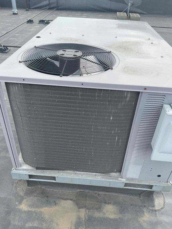 Completed commercial HVAC maintenance agreement service on single rooftop package unit. Performed routine inspection of RTU including visual assessment of cabinet condition, louvers, condenser fan assembly, and electrical disconnect. Unit found in normal operating condition with all components intact and functioning properly. Filters to be installed upon delivery to site.