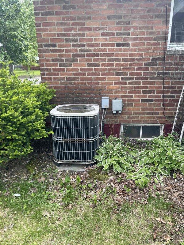 Provided comprehensive estimate for complete AC system replacement on 32-year-old R22 unit that experienced vibration issues causing unit displacement and subsequent failure. Original outdoor condenser installed in 1994 has reached end of serviceable life and uses obsolete R22 refrigerant, making repair economically unfeasible. Presented replacement options for modern high-efficiency system compatible with existing furnace infrastructure installed by our company previously.
