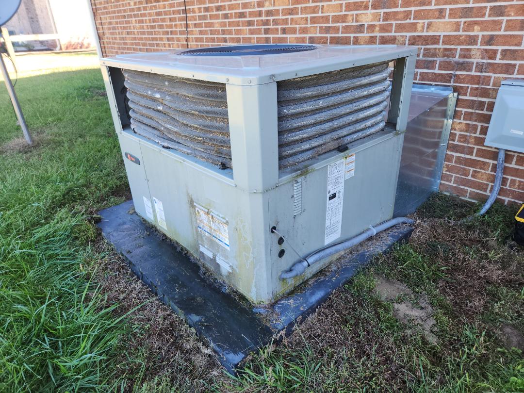 Goldsboro, NC - Trane package heat pump maintenance 
