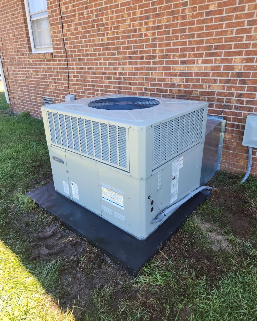 Goldsboro, NC - Trane package heat pump maintenance 