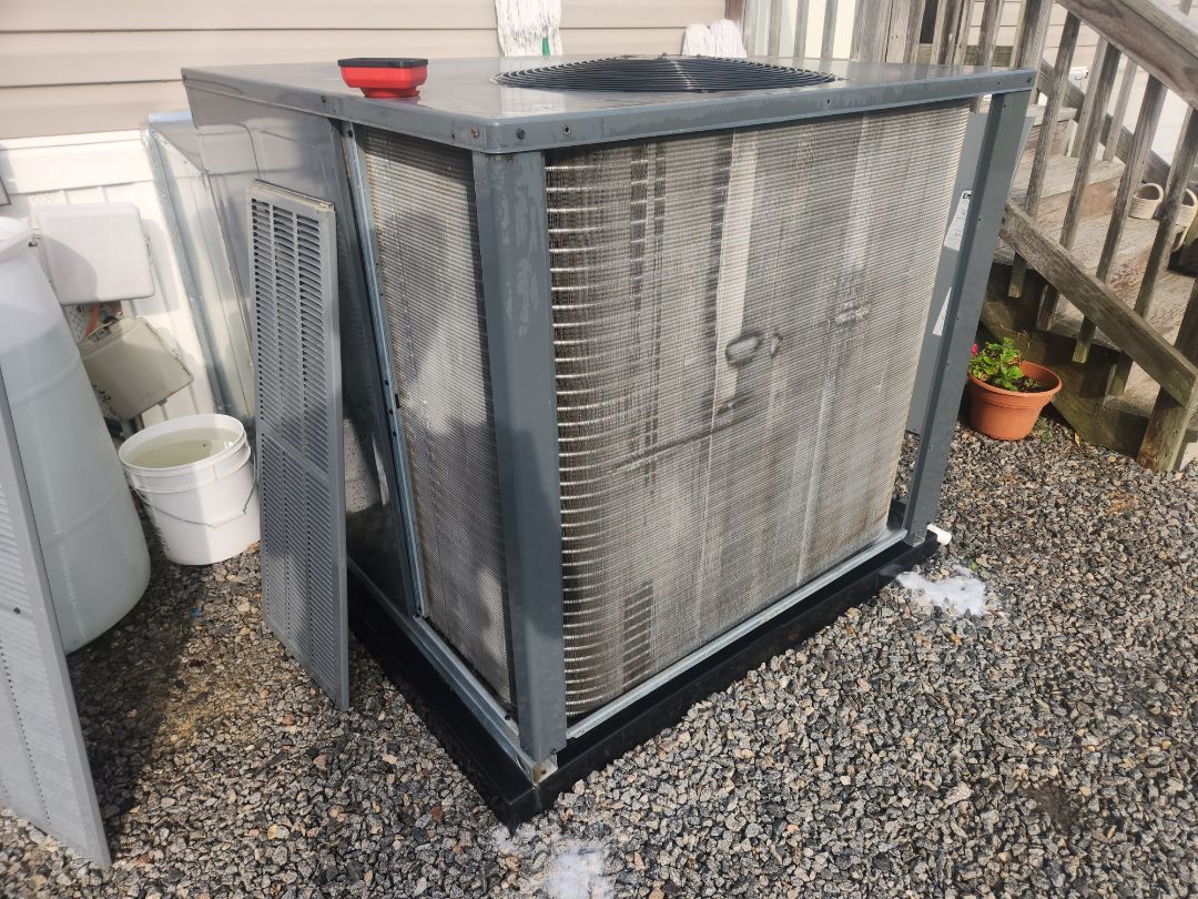 Kenly, NC - Amana package heat pump maintenance 