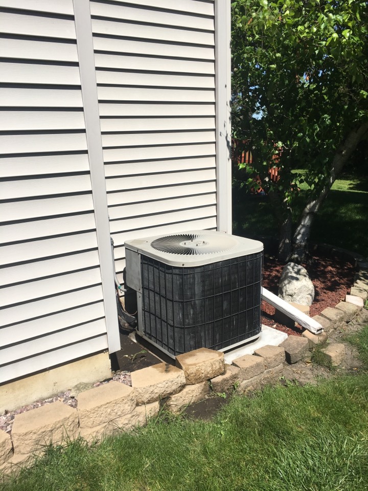 AC tune up service call. Residential Goodman ac tune up and recharge.