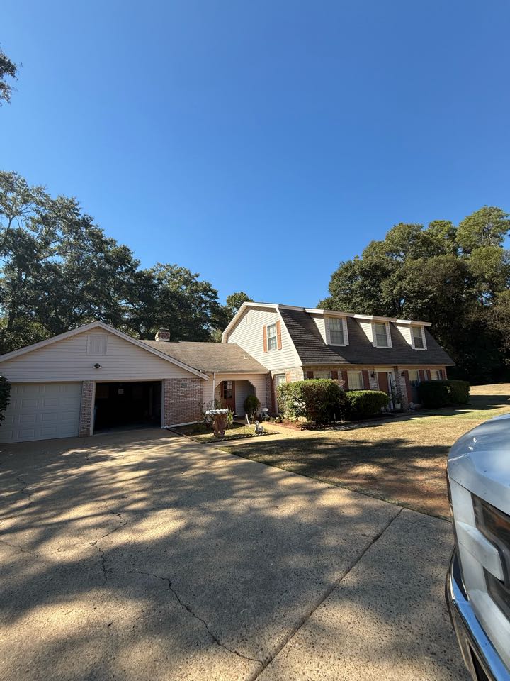 Prattville, AL - Scouting the area for storm damaged roofs offering FREE inspections and estimates! Prattville, AL 