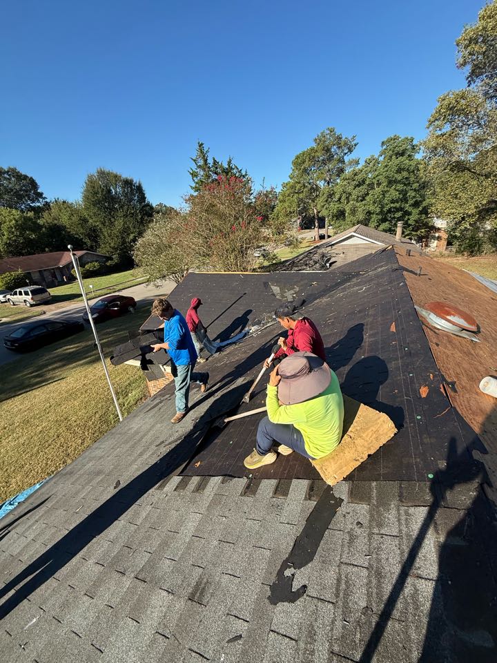 Montgomery, AL - Roof Replacement underway today Complimentary Architectural Shingle upgrade! Give us a call and Make the Wise Choice for Premium Results! 🦉 ⭐️ 