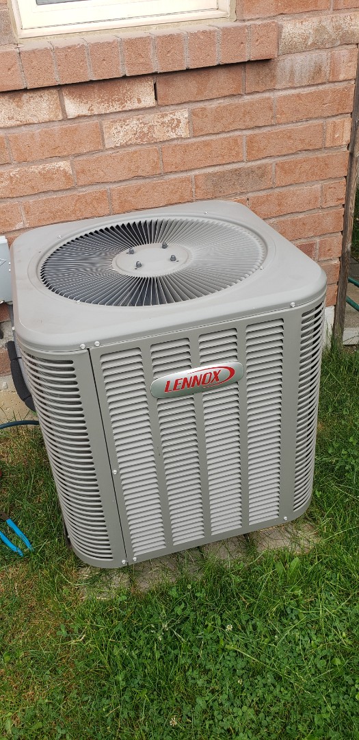 Milton, ON - Performing yearly maintenance on a Lennox 2 ton a/c in Milton Milton, ON - Performing yearly maintenance on a Lennox 2 ton a/c in Milton