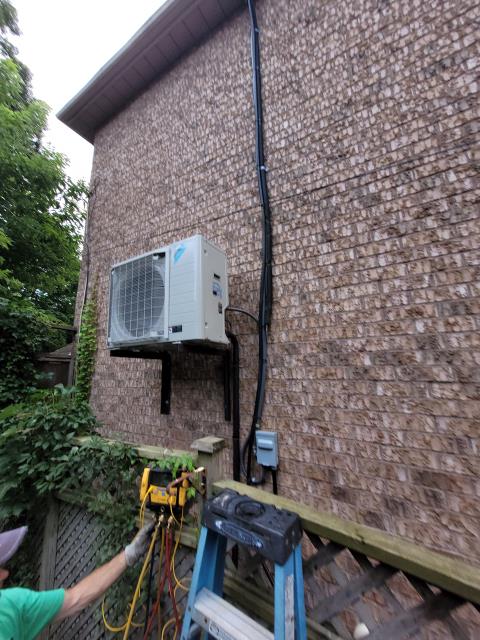 INSTALLED NEW DAIKIN FIT 2.5 TON DX17VSS030 AIR CONDITIONER IN TORONTO (THE BEACHES) FOR A VALUED HOMEOWNER.