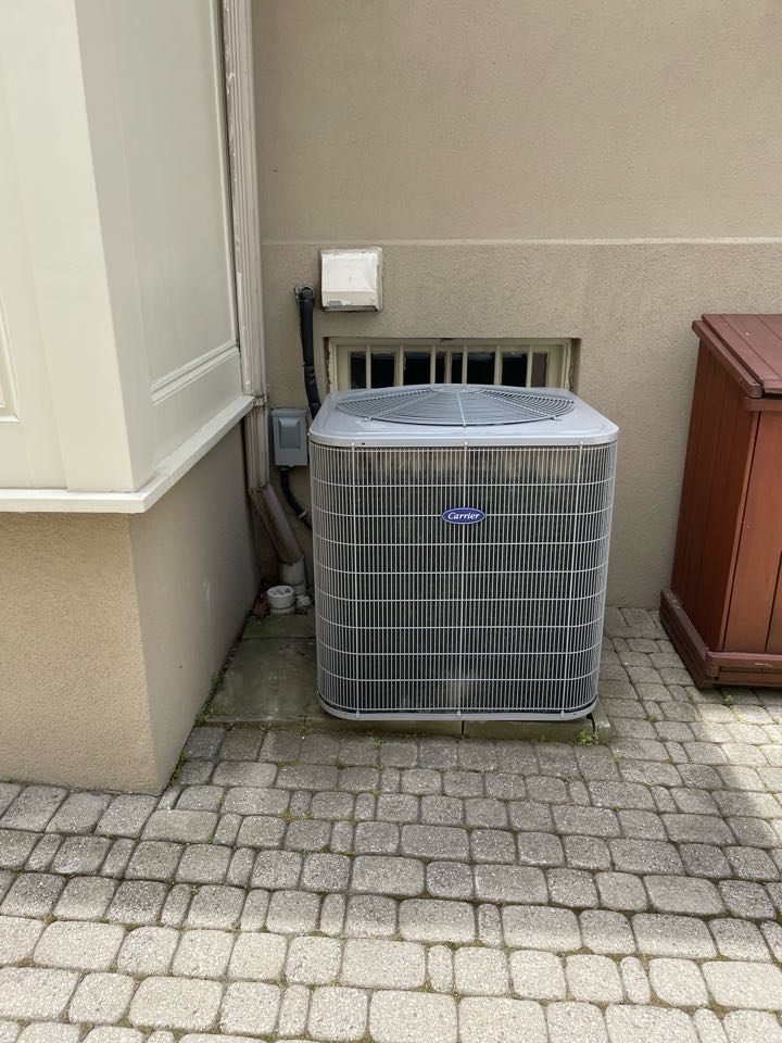 Old Toronto, ON - Quoting new 4 Ton Daikin FIT DX17VSA0481 Air Conditioner to replace existing 4 Ton Carrier air conditioner for an existing customer in Toronto Old Toronto, ON - Quoting new 4 Ton Daikin FIT DX17VSA0481 Air Conditioner to replace existing 4 Ton Carrier air conditioner for an existing customer in Toronto