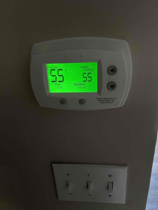 Diagnosed and replaced failed DC relay in Honeywell furnace (Model H8HK010H-11, S/N H8G160714936). Voltage testing confirmed 33.2V at control board. Reset thermostat programming and verified proper system operation with heat function now working correctly.