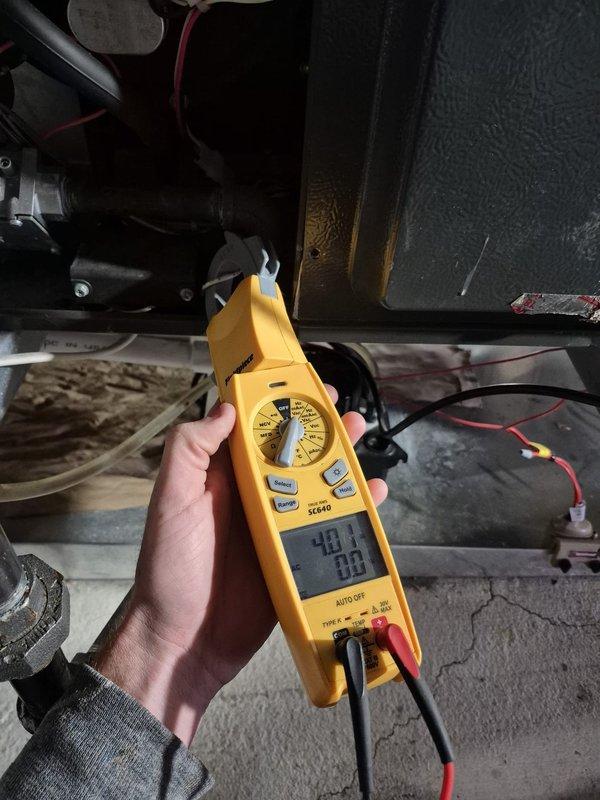 Performed scheduled cooling maintenance visit with comprehensive electrical testing. Conducted amperage and voltage measurements using Fieldpiece SC640 clamp meter, recording readings of 0.53A/0.9V and 40.1/0.0 at different test points. All electrical parameters verified within manufacturer specifications for optimal system operation.