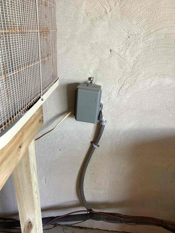 Responded to no-cool call on HVAC system that had stopped operating. Upon arrival, performed diagnostic inspection of indoor unit and electrical components, documented equipment condition and installation clearances. Customer was informed of findings and system status prior to proceeding with necessary repairs.