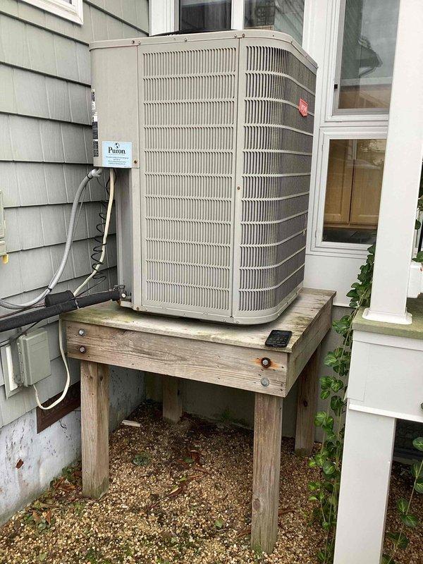 Completed routine heating maintenance visit and system heat check. Verified thermostat operation showing 58°F reading, inspected exterior HVAC unit and electrical connections, and confirmed all equipment functioning properly for the heating season.