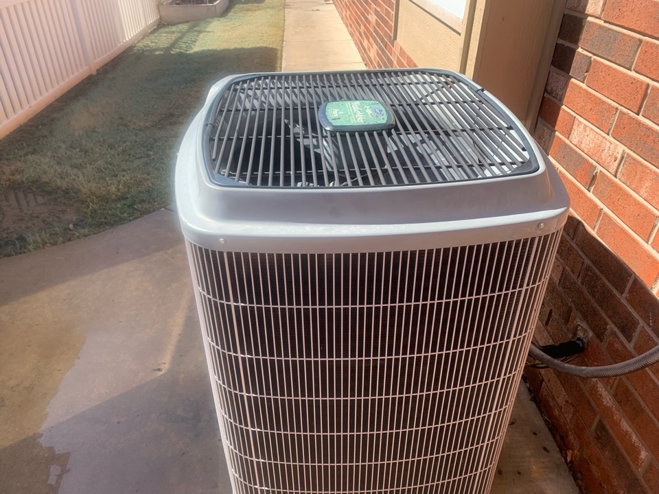 I’m checking out a Carrier air conditioning system for a longtime wonderful customer in Midwest City! 