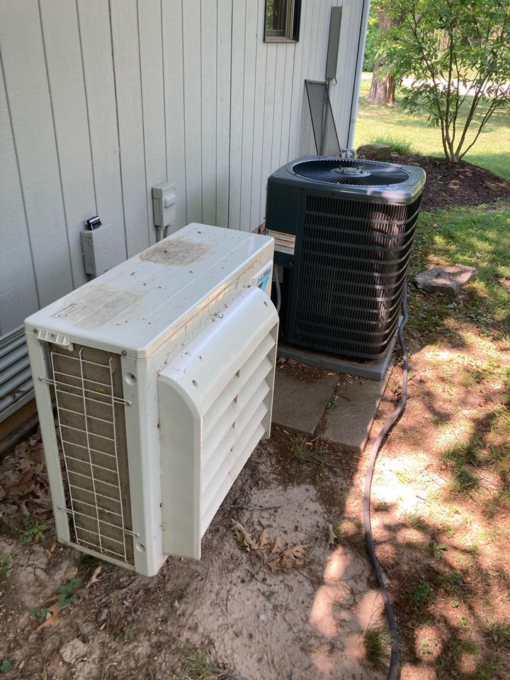 Carbondale, IL - Performed cooling maintenance on Goodman, RUUD and daikon systems 