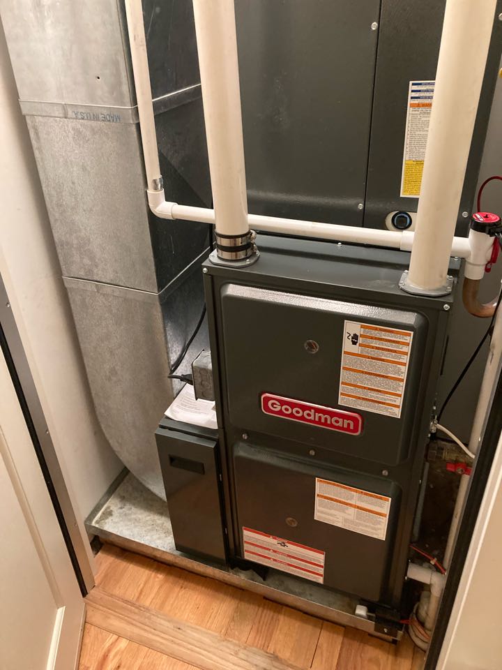 Carbondale, IL - Performed maintenance on Goodman and Lennox units 