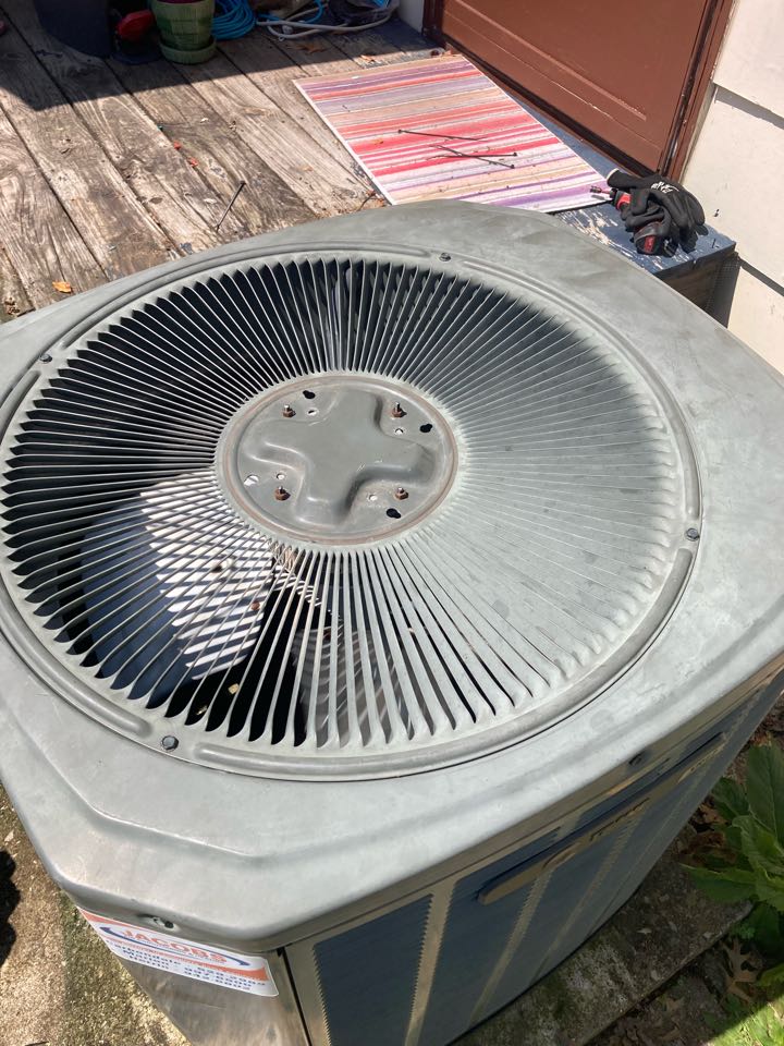 Marion, IL - Performed service on Trane unit 