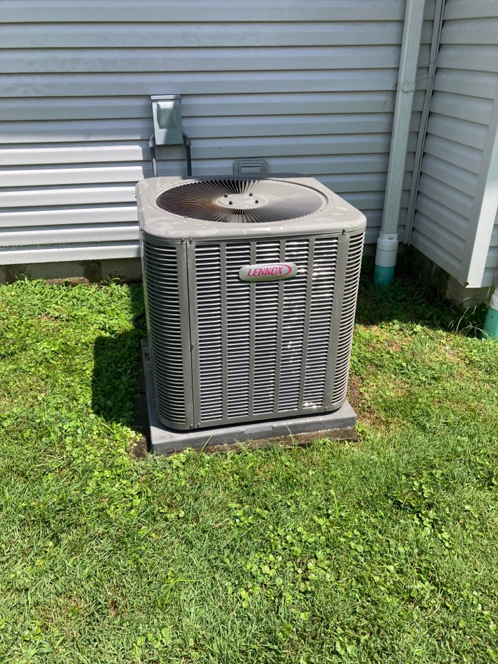 Performed Ac maintenance on Lennox unit